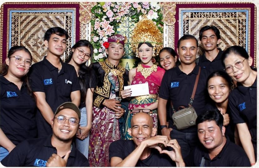 Menghadiri Pernikahan Anggota