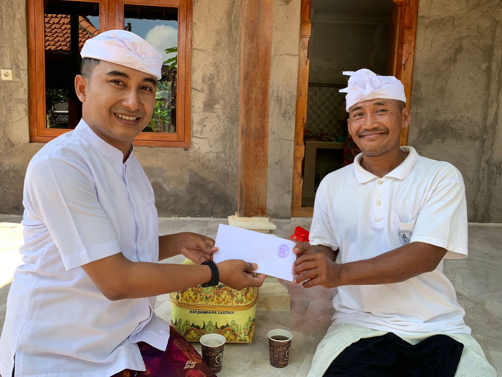 Menghadiri upacara mebayuh oton dan menek kelih anak anggota
